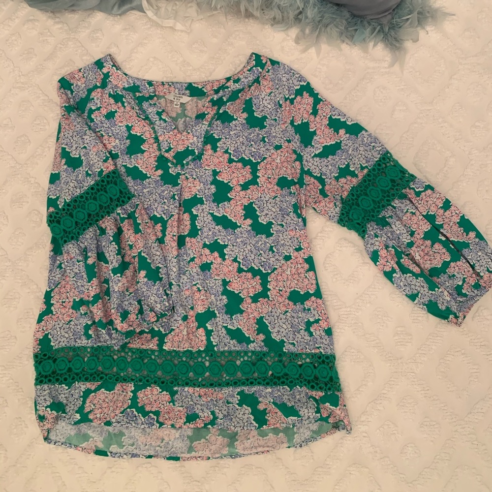 Bright and Beautiful Crown & Ivy Top